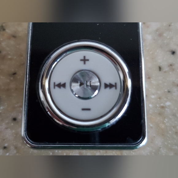 Miniature Fully Functional MP3 player - Picture 7 of 11